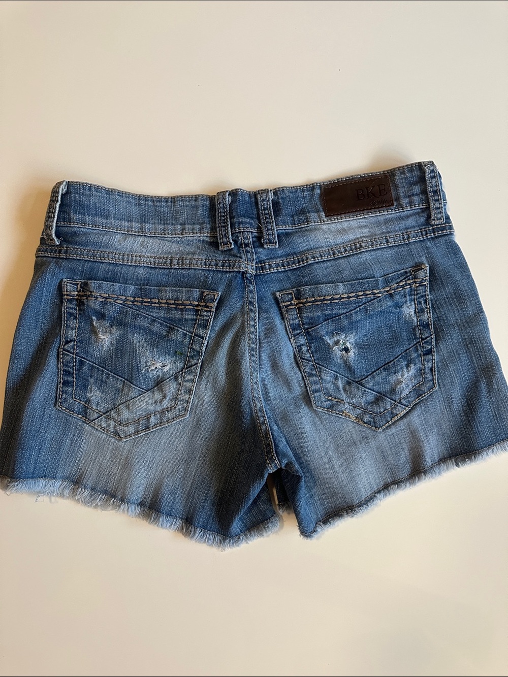 BKE Women's Distressed Cutoff Jean Shorts in Blue Wash - Picture 3 of 3